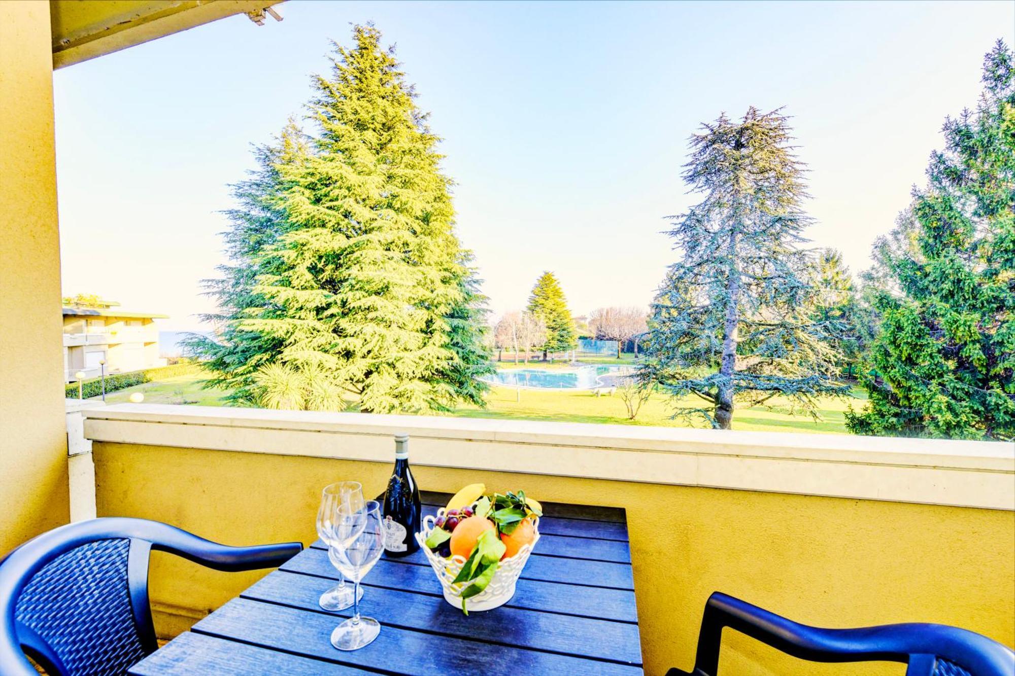 The Riva Apartment Sirmione Exterior photo