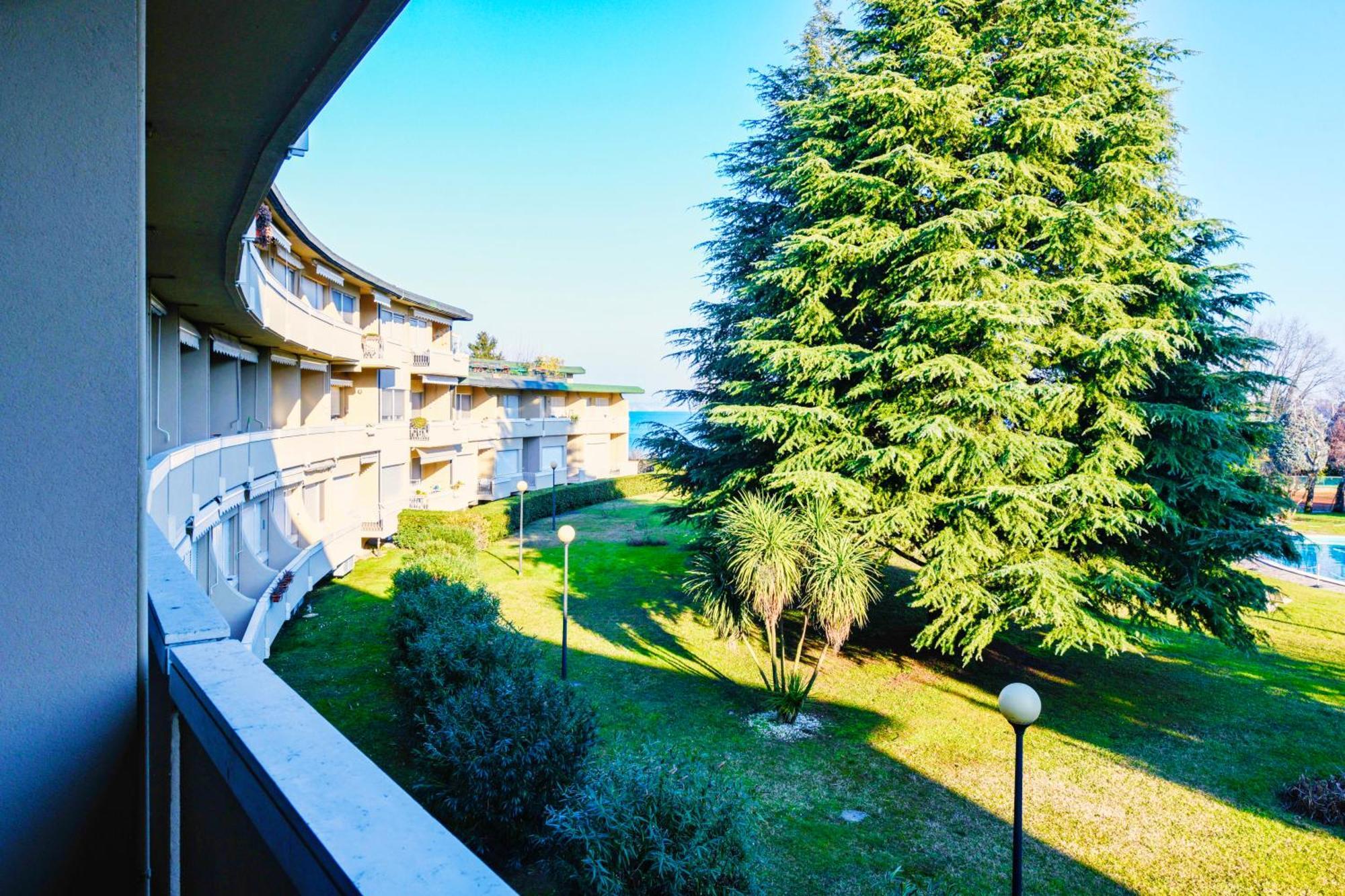 The Riva Apartment Sirmione Exterior photo