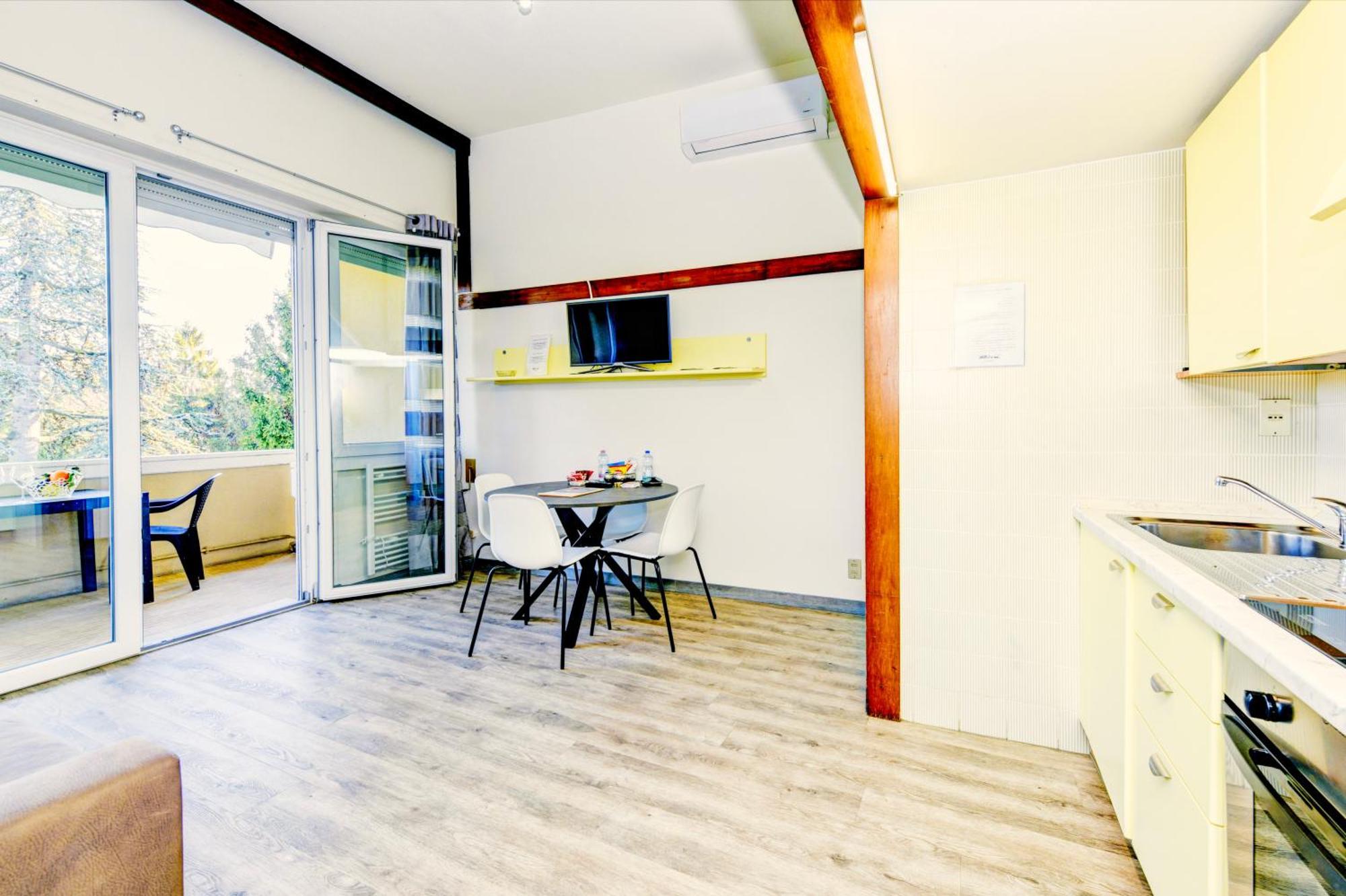 The Riva Apartment Sirmione Exterior photo